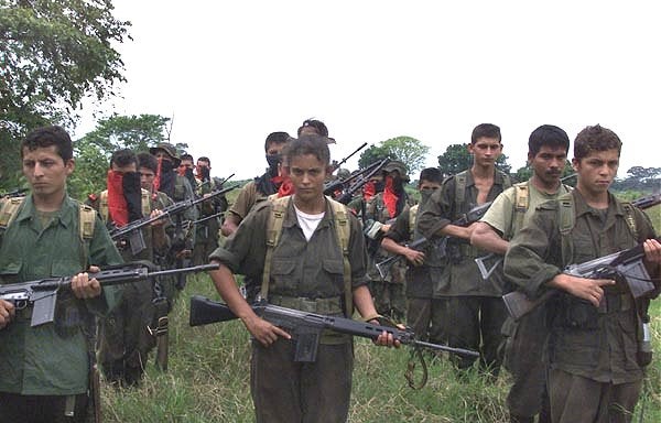 ni&ntilde;os combatientes