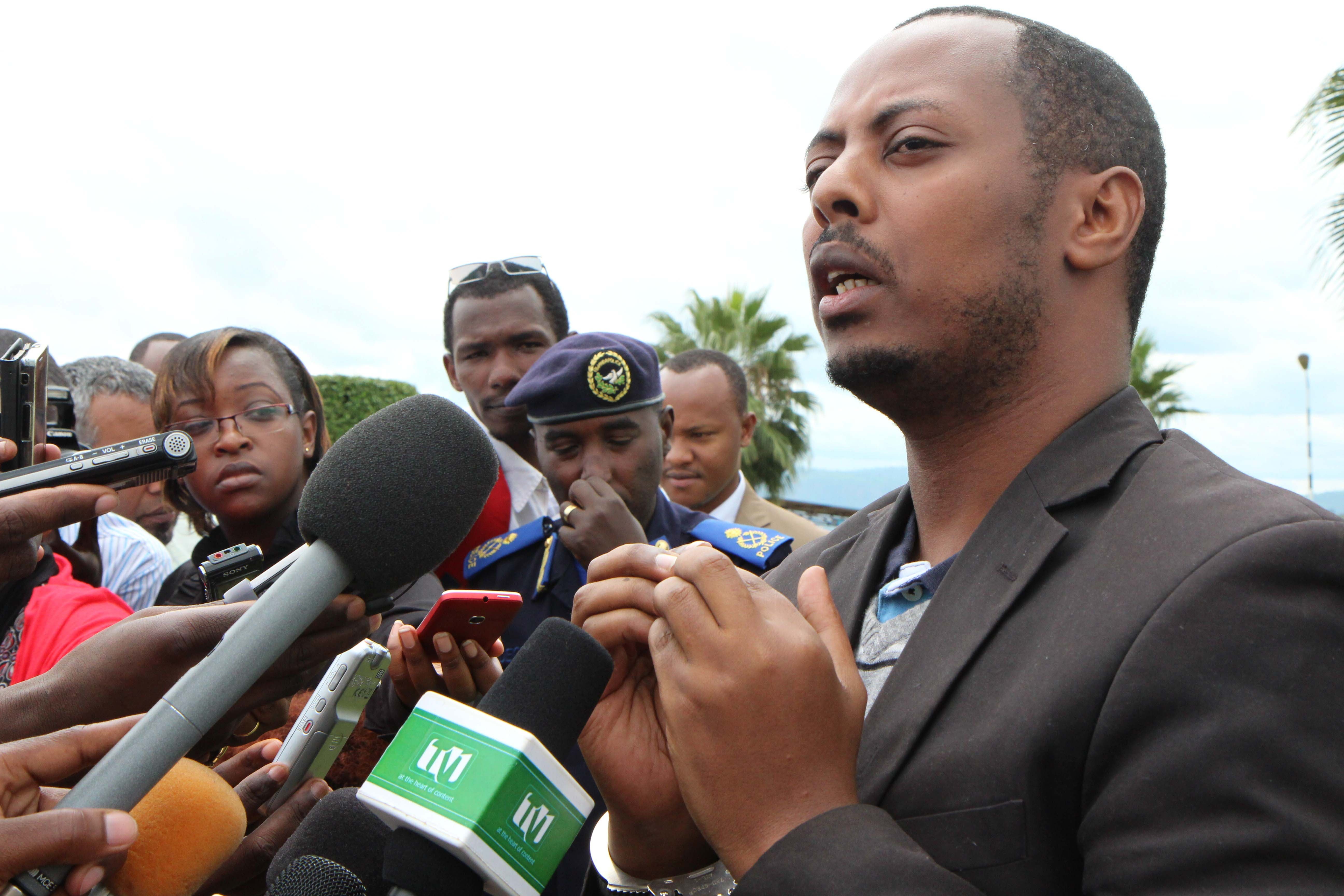 Kizito Mihigo speaking to the media in Kigali on April 15, 2014 after nine days in incommunicado detention.