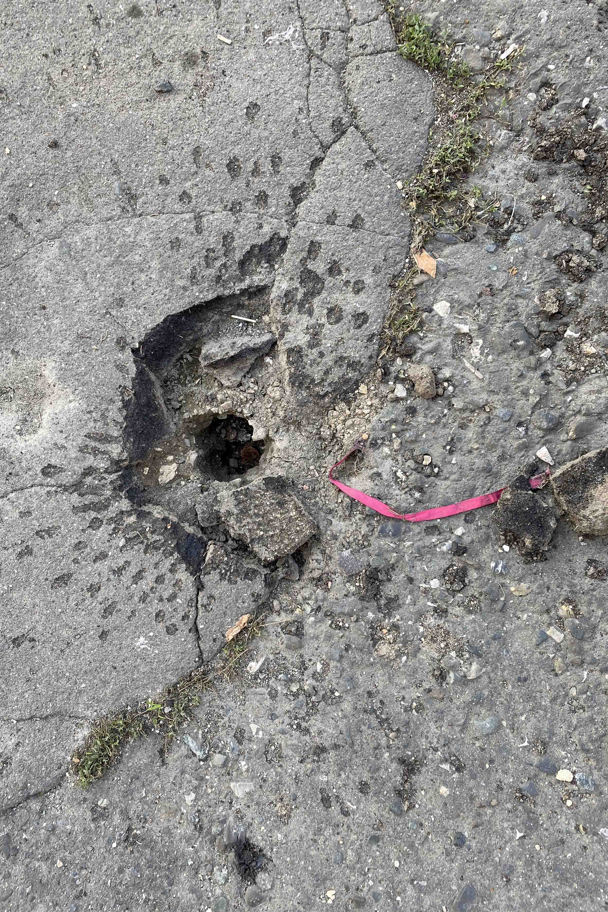 distinctive pattern of a M095 dual-purpose submunition impact