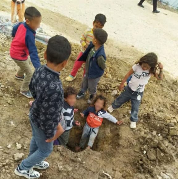 Children playing in Mavrovouni camp. 