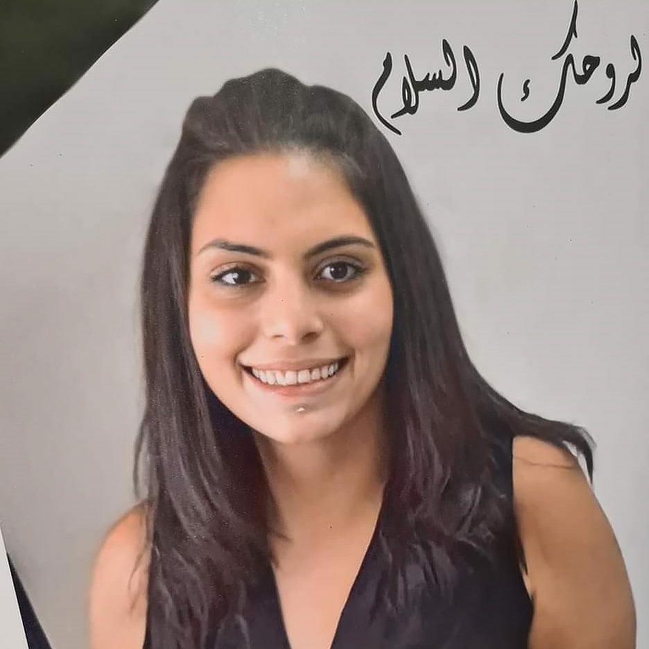  صورة لـ سهى جرار حضّرها موظفو المنظمة الحقوقية الفلسطينية "الحق" وعرضت خلال تأبين جرار في الضفة الغربية التي تحتلها إسرائيل، 12 يوليو/تموز 2021.