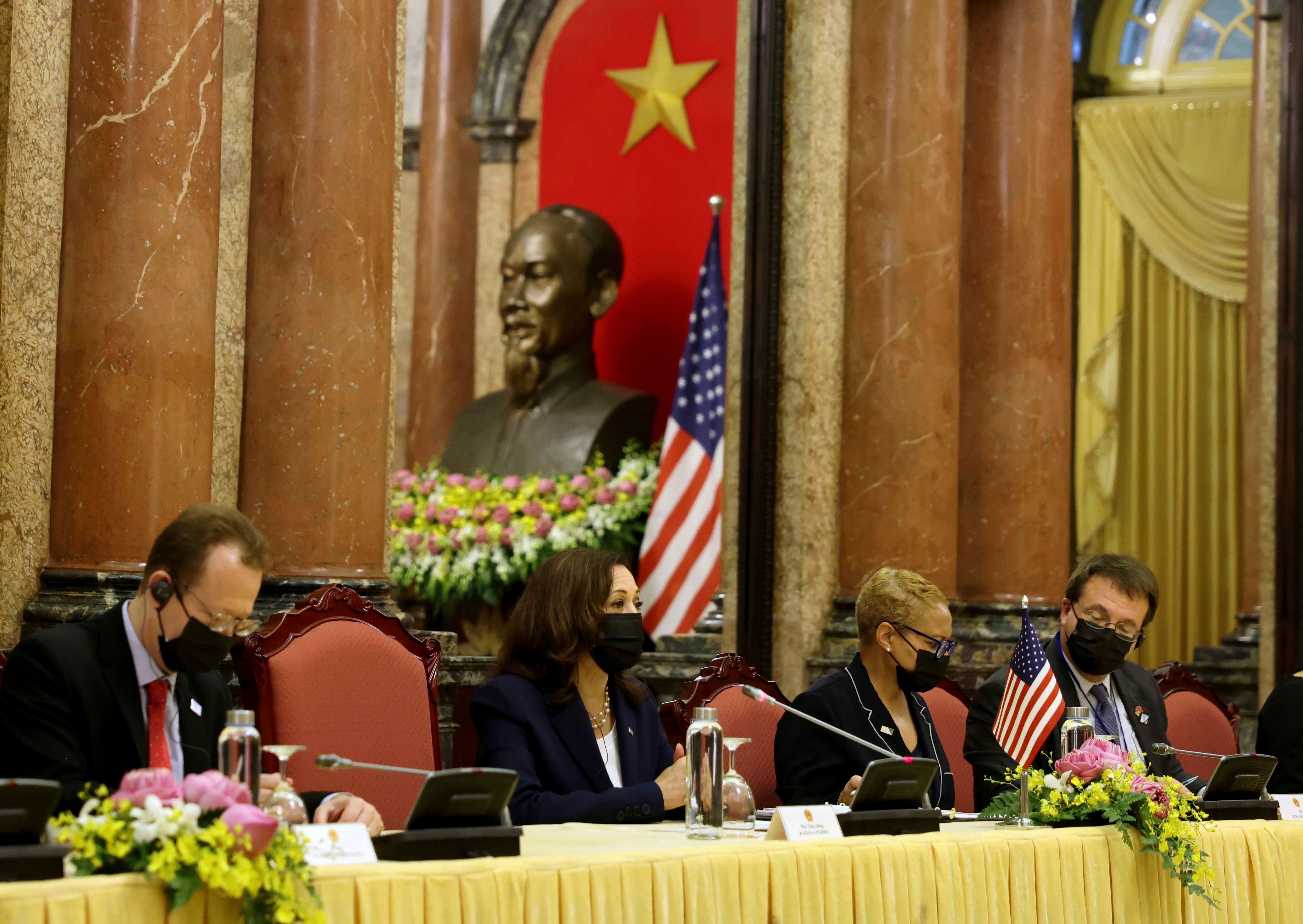 202111asia_vietnam_us_kamala