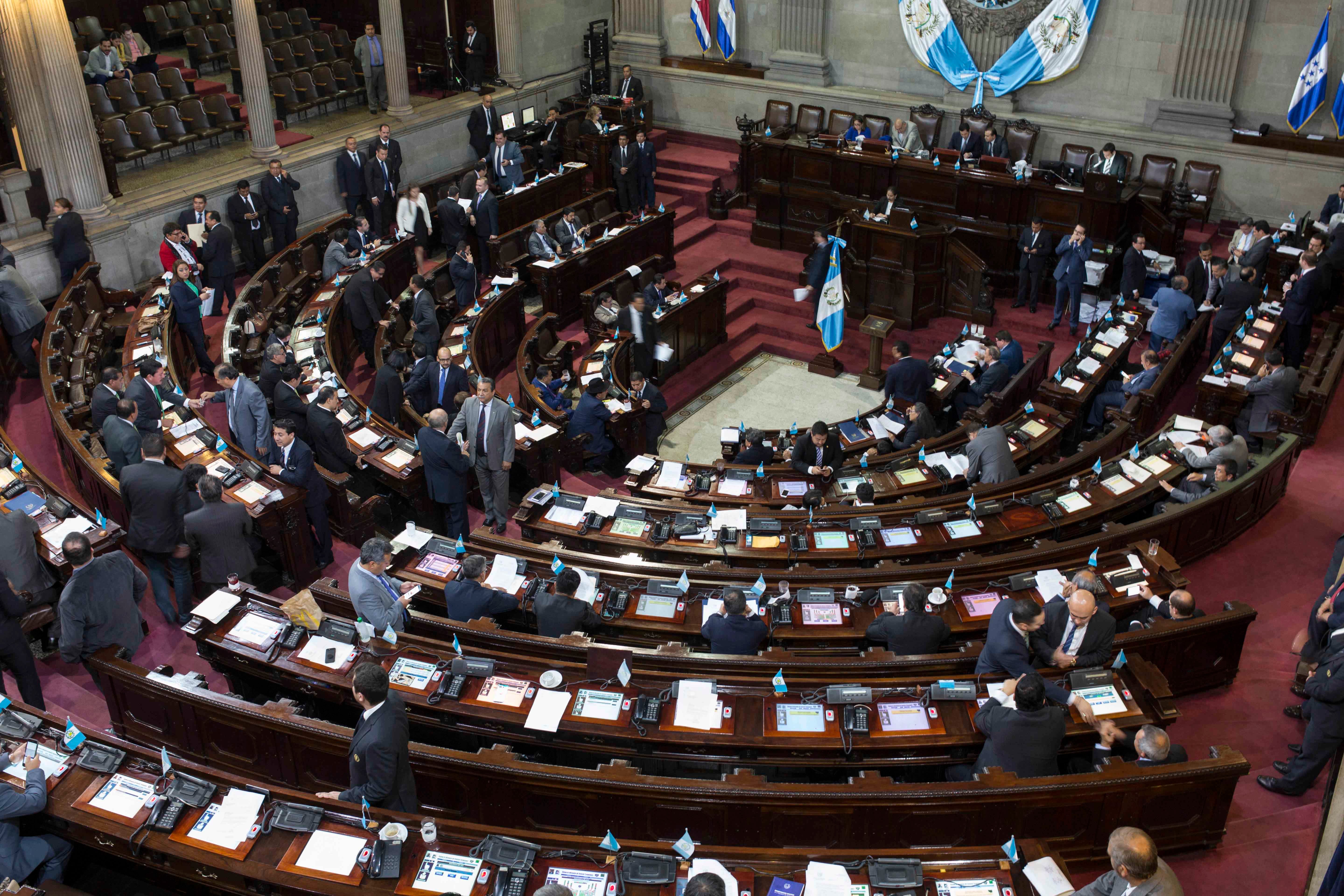 Legislators attend a session of Congress in Guatemala City, Monday, Sept. 11, 2017. © AP Photo/Moises Castillo