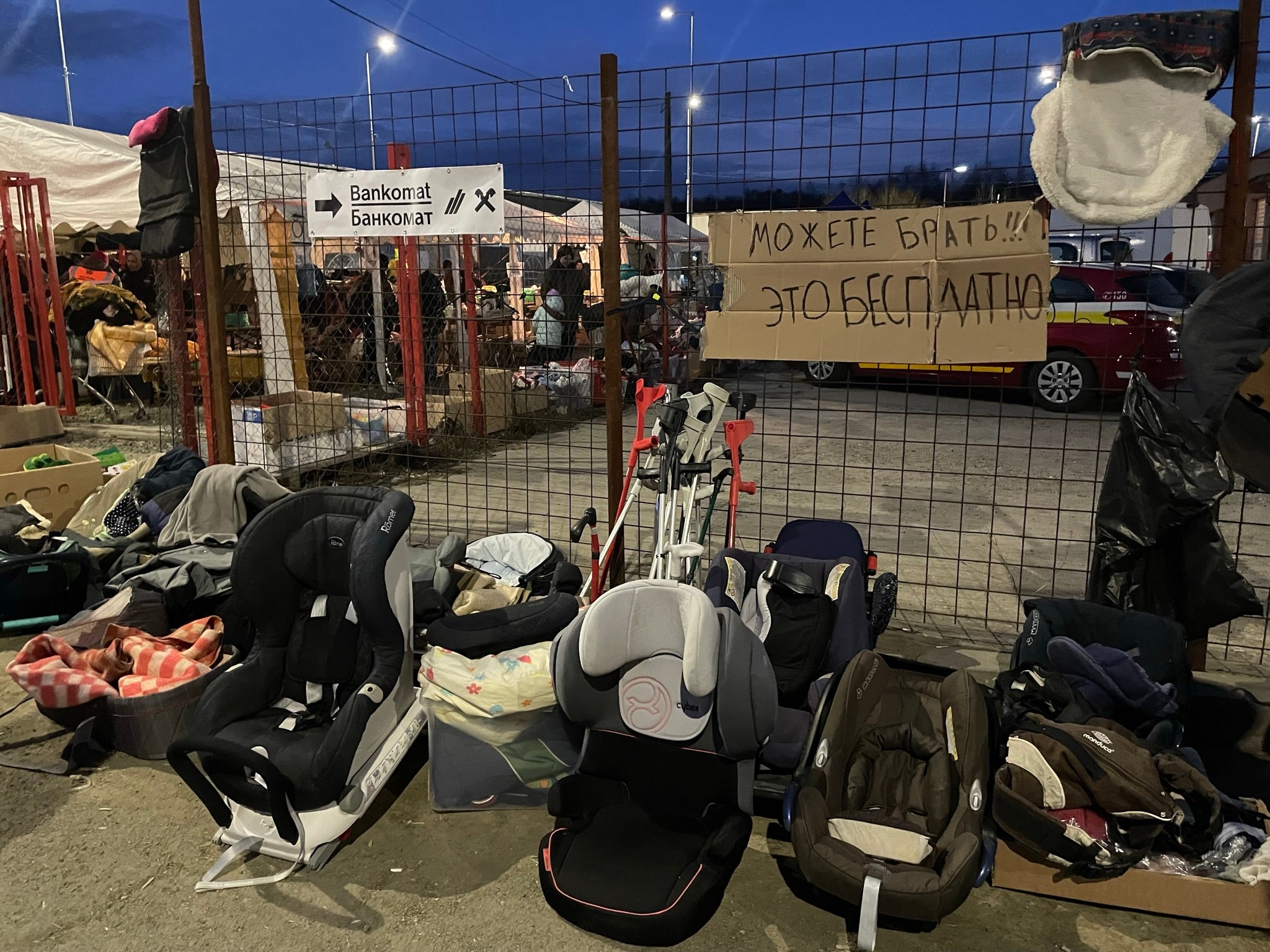 A group of child car seats on the ground 