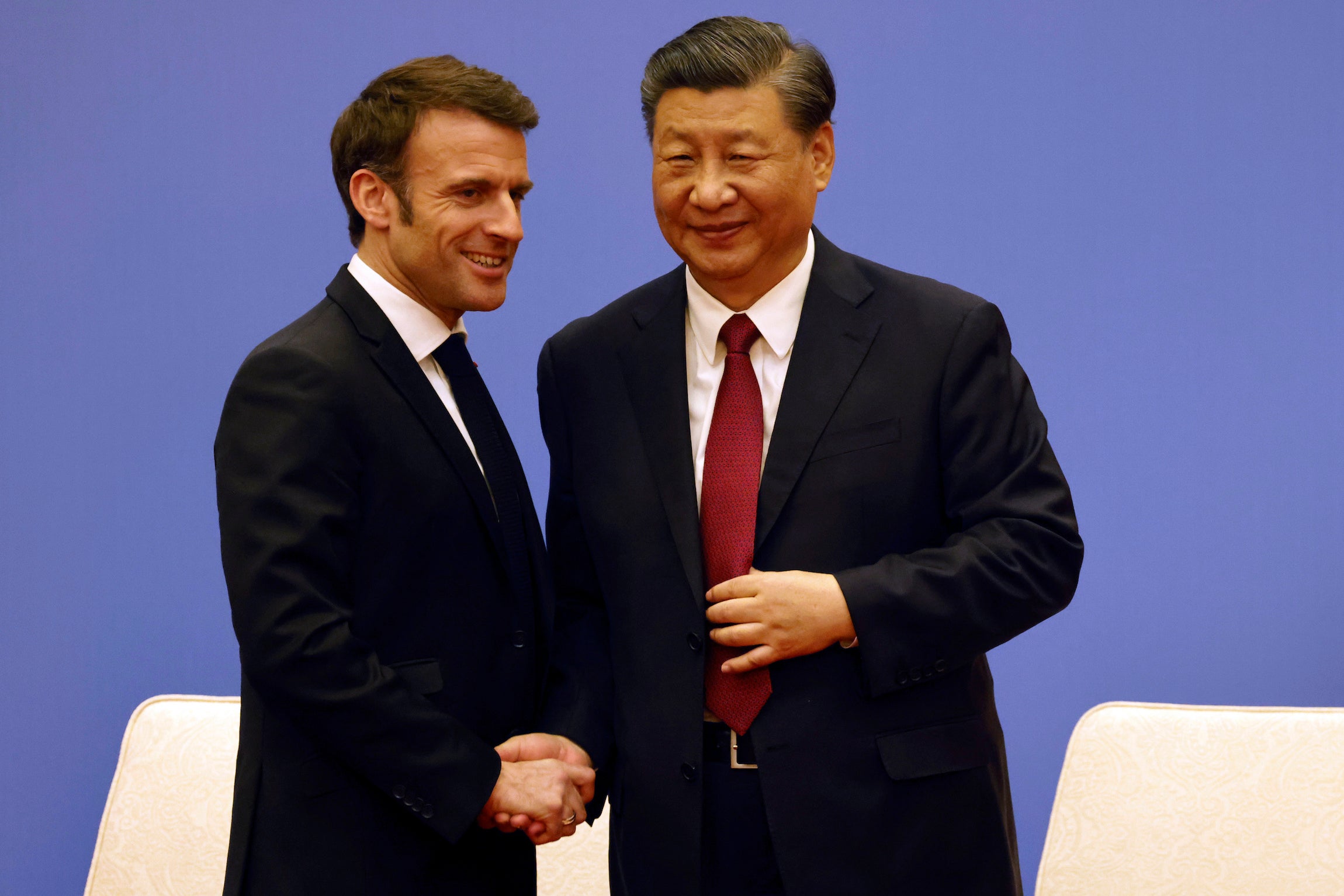 Presiden Prancis Emmanuel Macron dan Presiden Tiongkok Xi Jinping ambil bagian dalam pertemuan dewan bisnis di Beijing, 6 April 2023. 