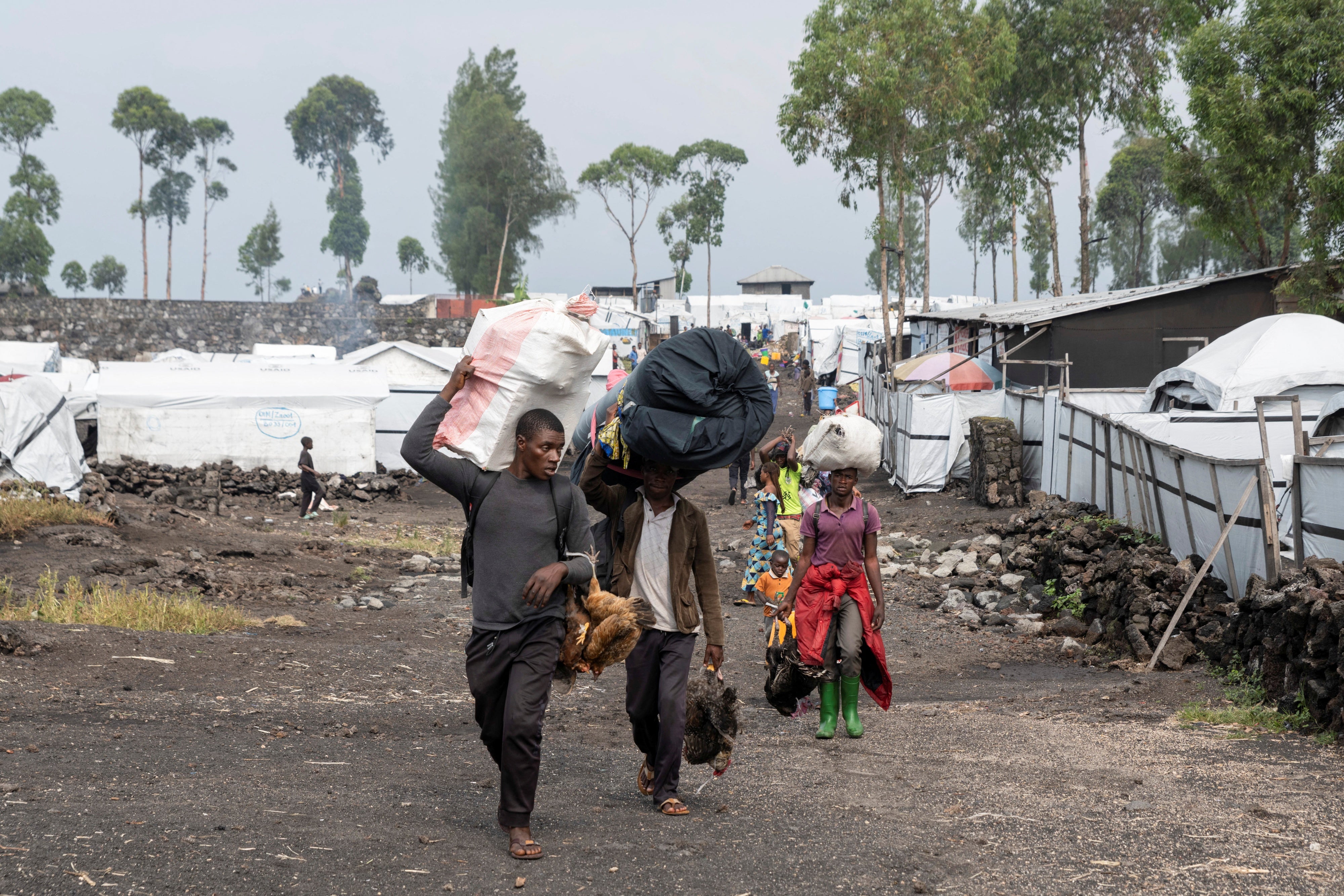 Civilians flee the Nzulo camp to Goma.