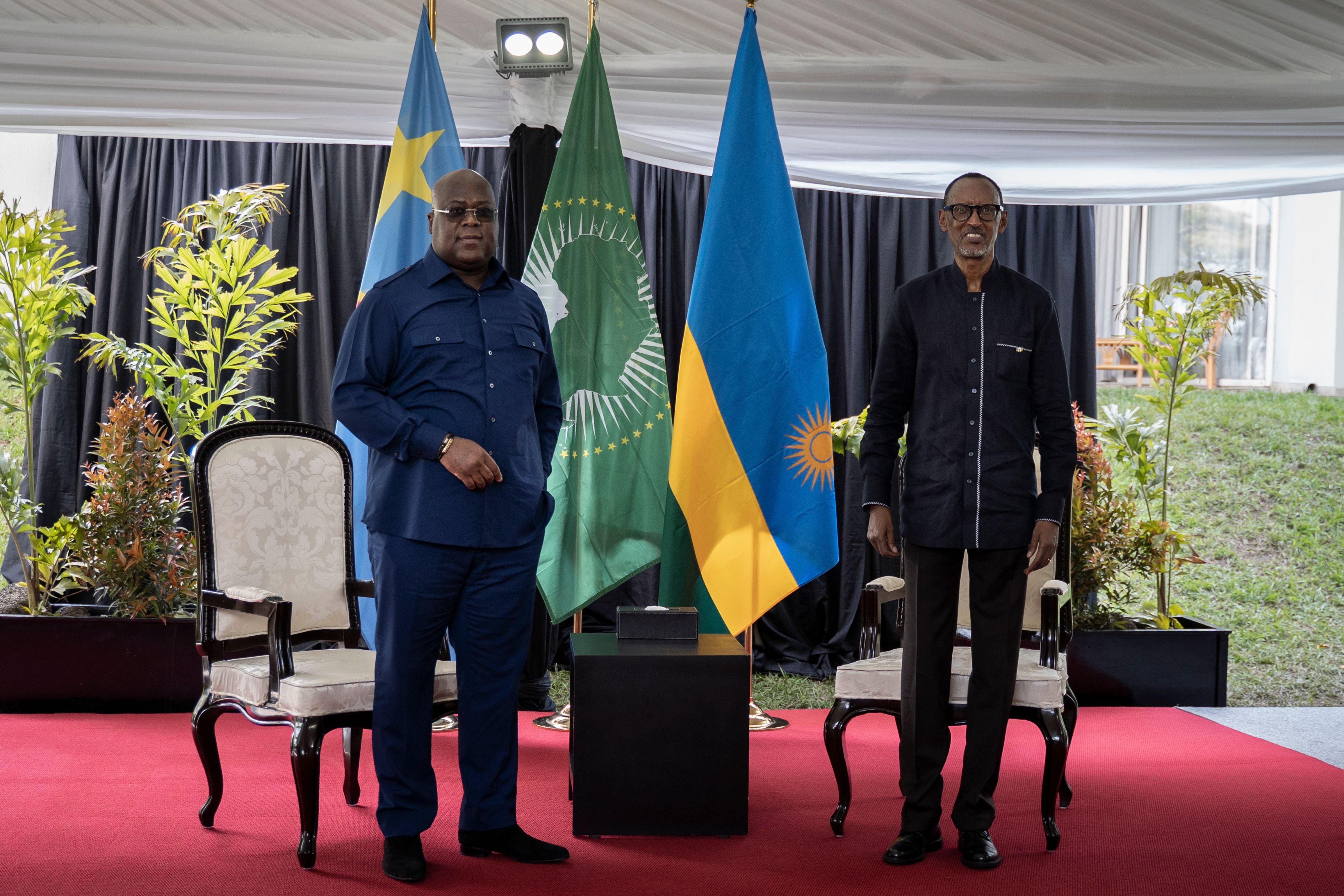Le président de la République démocratique du Congo, Félix Tshisekedi (à gauche), et le président du Rwanda, Paul Kagame, à l'hotel Serena à Rubavu, au Rwanda, le 25 juin 2021.