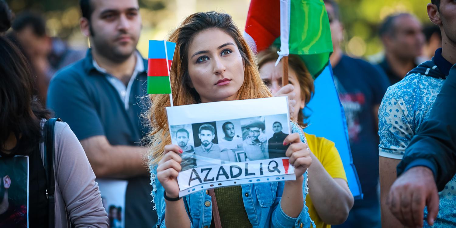 A protestor holds a sign calling for the release of unjustly imprisoned youth activists.  Baku, September 18, 2016. 