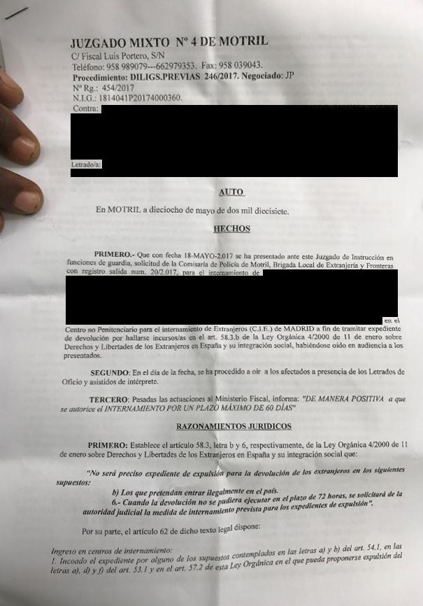 Orden judicial que deriva a un grupo de 26 hombres al centro de internamiento de extranjeros de Madrid, dictada el 18 de mayo de 2017, en Motril. 