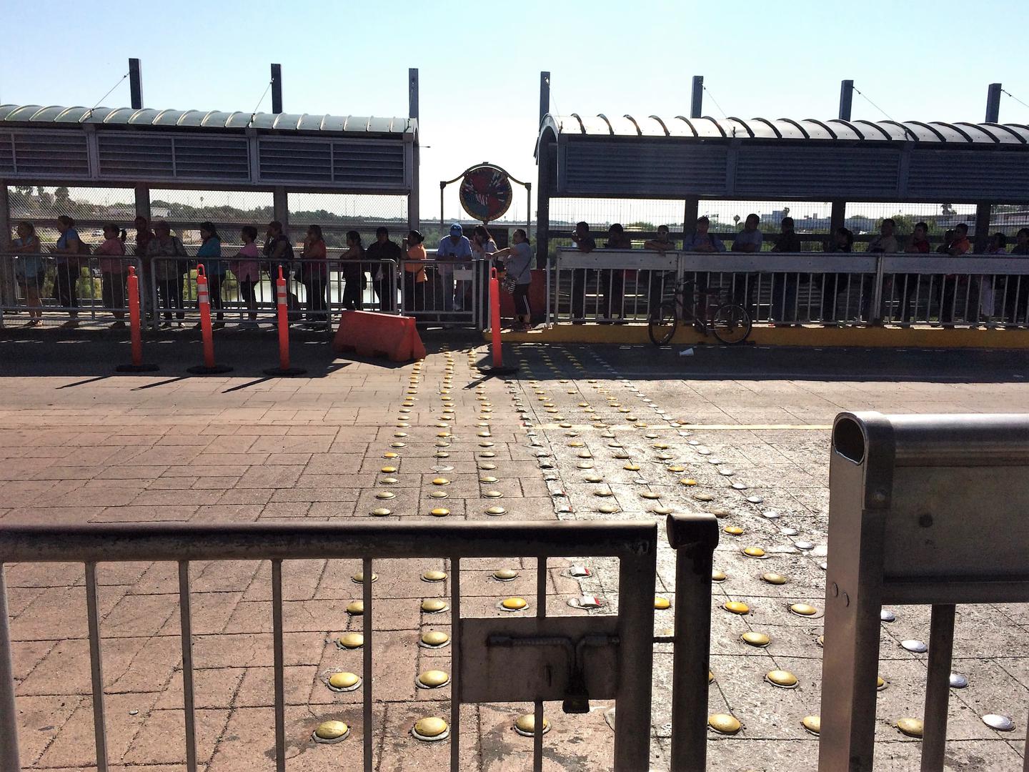 201711usp_TheDeported_bridge_6 