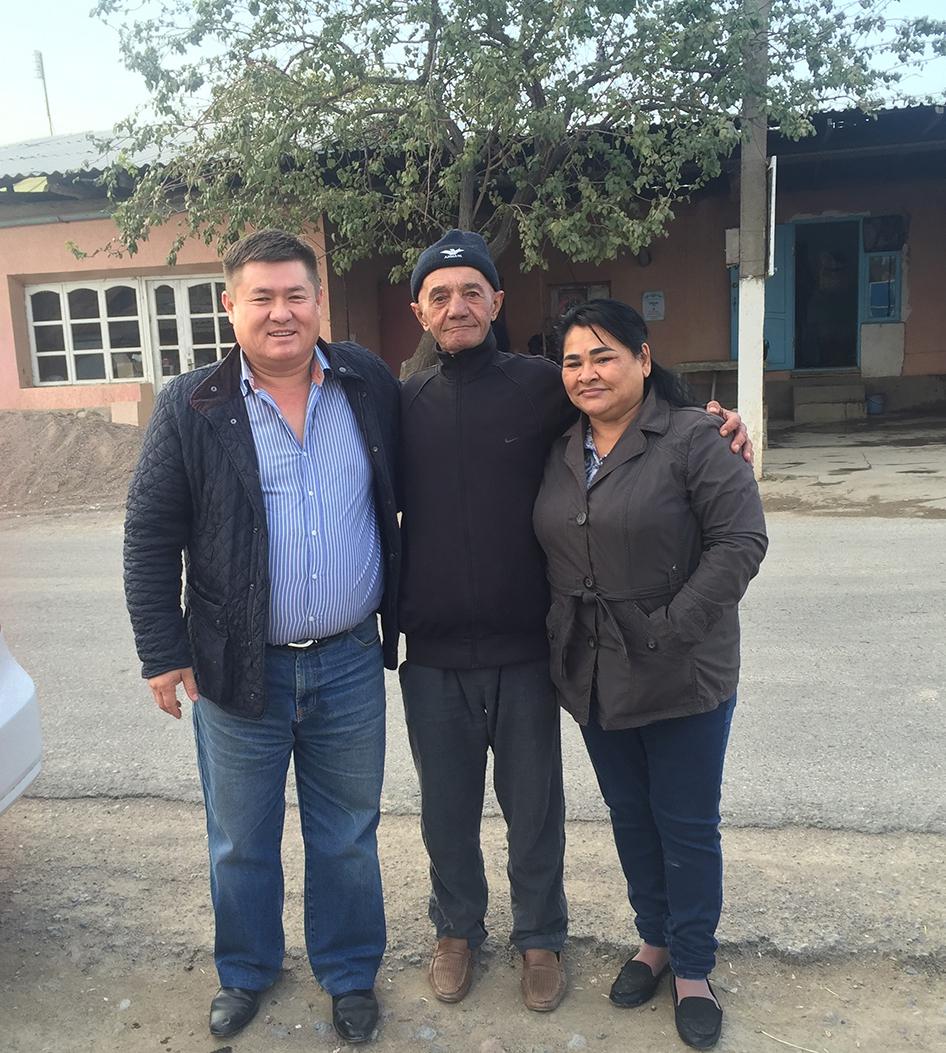 Vasila Inoyatova, chairwoman of Ezgulik and Abdurakhman Tashanov, deputy chairperson of Ezgulik together with human rights activist Bobomurod Razzakov, Ezgulik’s Bukhara representative, on the day of his release from prison on October 25, 2016.