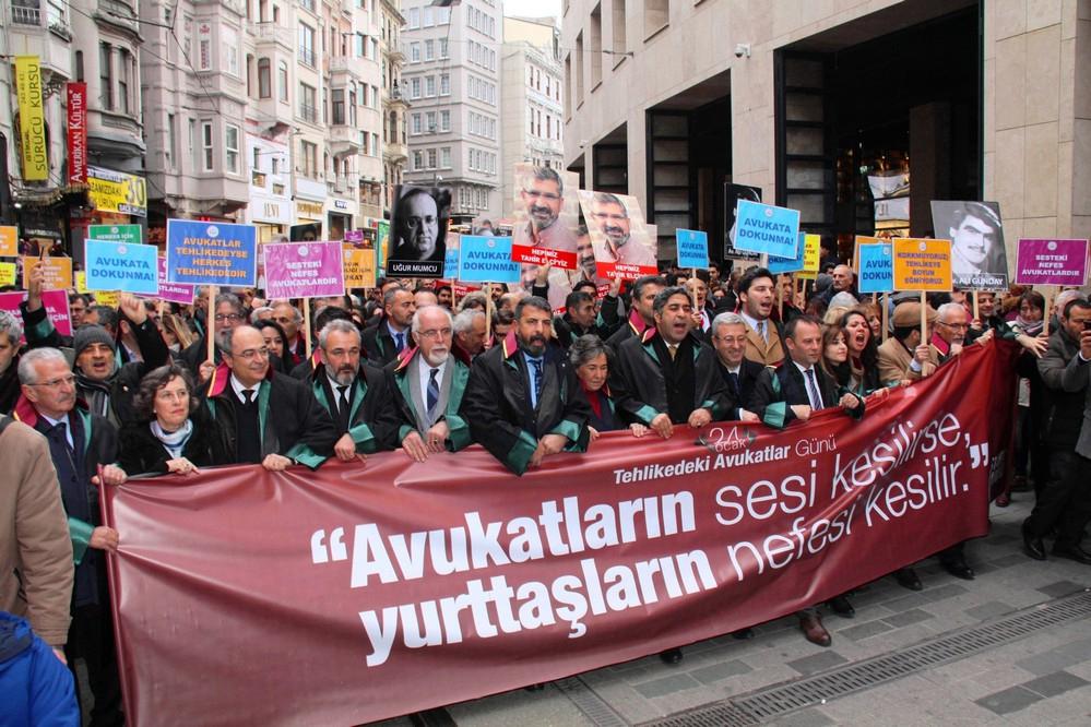 Lawyers march in Istanbul on January 24, 2019 Day of the Endangered Lawyer. The banner reads: “To silence the lawyer’s voice is to deprive the citizen of breath.”
