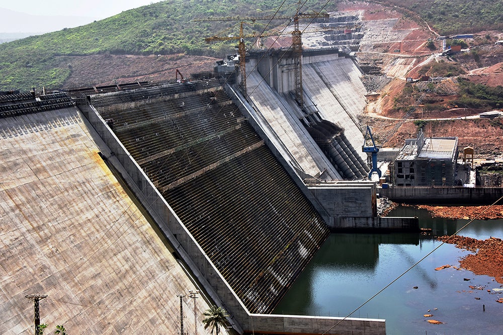 guinea dam displacement