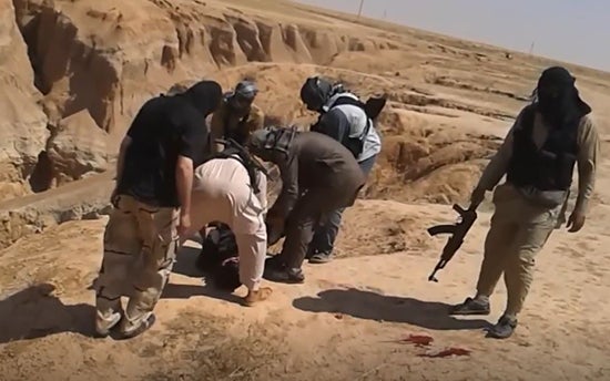 لقطة من الفيديو الذي نُشِر في يونيو/حزيران 2014 على موقع "مسارات" الإخباري السوري، المتوقف حاليا.