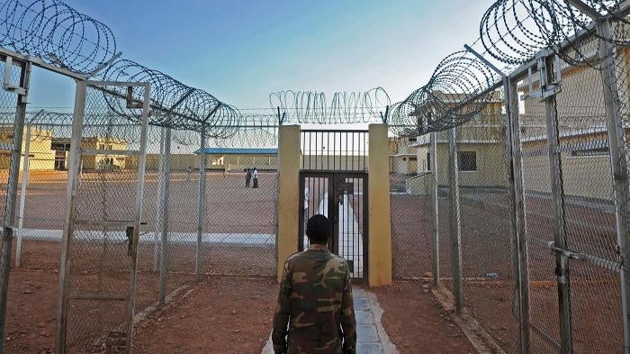 A prison warden at a prison in Garowe, Puntland state, in northeastern Somalia, December 2016. 