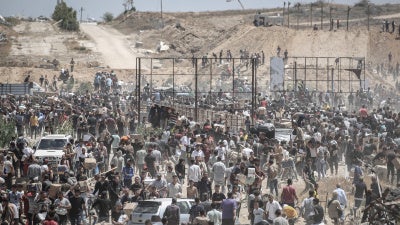 Palestinians at a US-backed Gaza Humanitarian Foundation distribution site for humanitarian aid in the “Netzarim Corridor, "central Gaza Strip, May 29, 2025. 