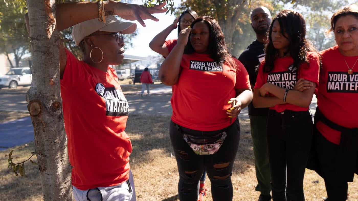 Amanda Furdge (left) advises participants of the Young Women’s Leadership Institute on how to engage and educate registered voters