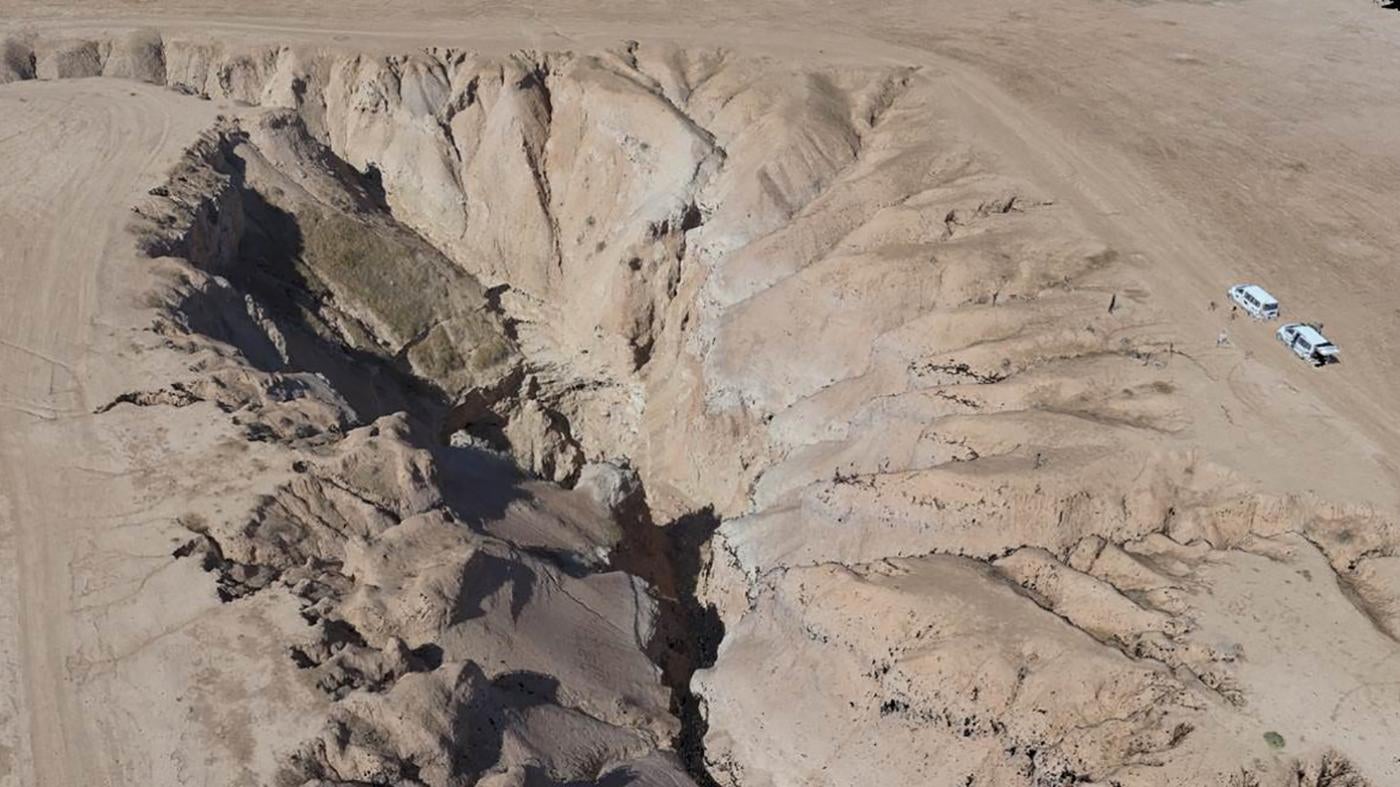 202004mena_alhota_hero