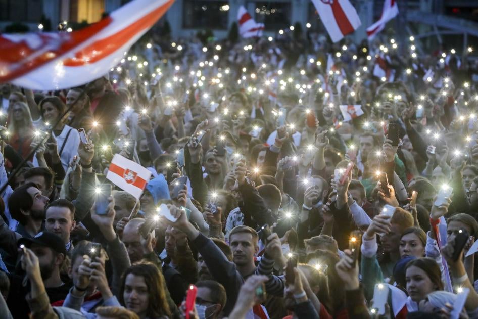 Protesters in Belarus, Minsk, holding up their smartphones. August 25, 2020.