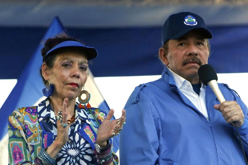 En esta fotografía de archivo del 5 de septiembre de 2018, el Presidente de Nicaragua, Daniel Ortega, y su esposa, la Vicepresidenta Rosario Murillo, dirigen una manifestación en Managua, Nicaragua.