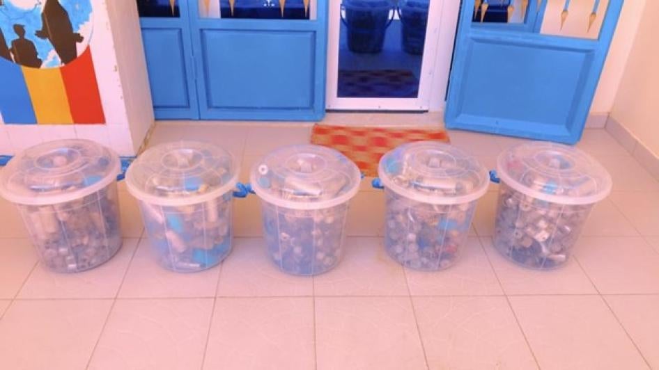 Des cartouches de projectiles (y compris des balles en caoutchouc) et de gaz lacrymogènes tirés par des forces de sécurité tchadiennes près du siège du parti Les Transformateurs à N’Djamena le 2 octobre 2021, et collectés par des membres et sympathisants de ce parti. Ce jour-là, les forces de sécurité ont violemment réprimé des manifestations organisées par l’opposition. Photo prise le 8 octobre 2021.