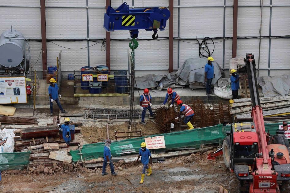 某建築工地的移住勞工，新加坡，2021年5月29日。