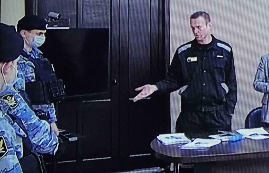 Alexei Navalny, líder da oposição preso, durante uma sessão do tribunal em Pokrov, região de Vladimir, Rússia, em 22 de março de 2022.