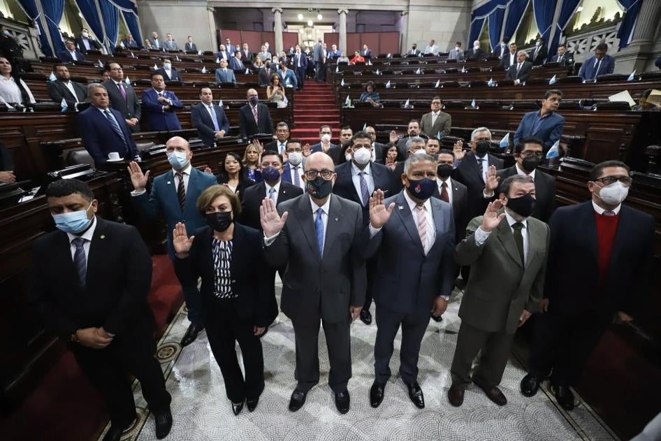 On September 21, 2022, Guatemalan Congress swore the nominating commission charged with presenting a short list of candidates for comptroller general.