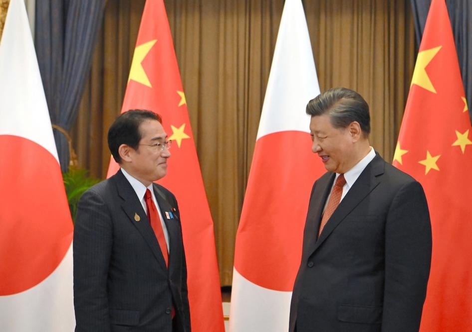 China's President Xi Jinping (R) and Japan's Prime Minister Fumio Kishida meeting in Bangkok, Thailand.