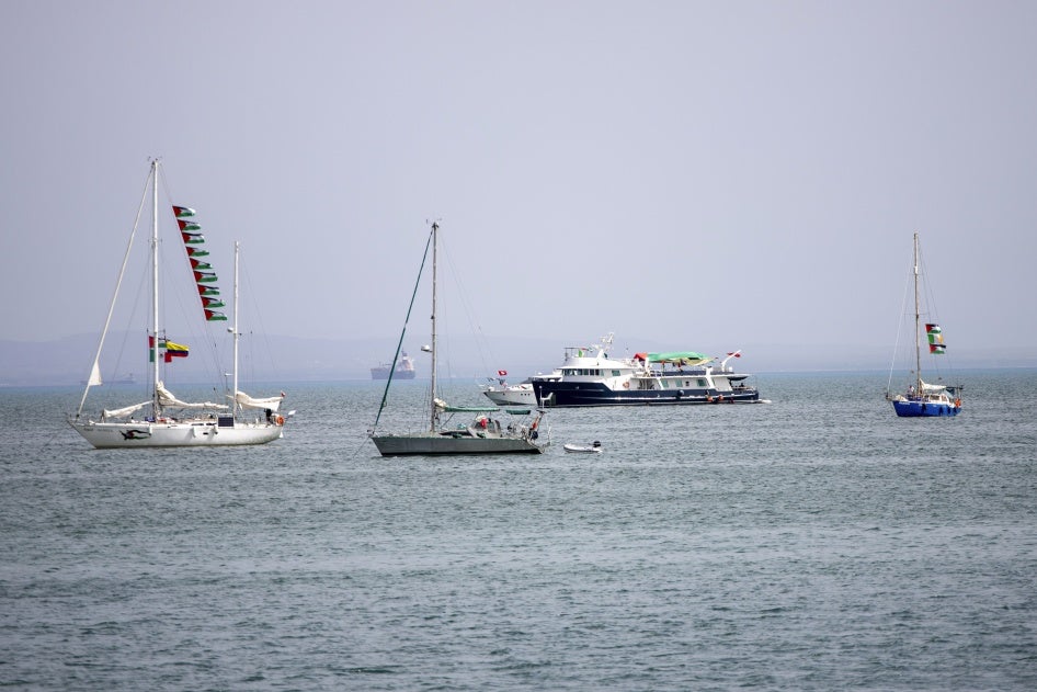 Die Schiffe der „Global Sumud Flotilla“, die auf dem Weg nach Gaza sind, liegen am 9. September 2025 vor der Küste von Sidi Bou Said in Tunis, Tunesien, vor Anker.