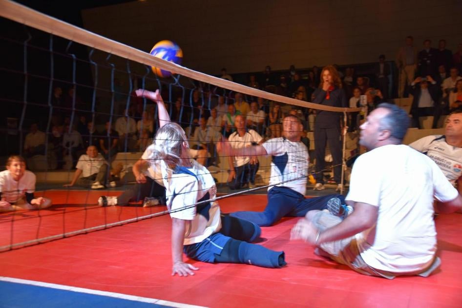 Cluster munition survivors who lost their legs play sitting volleyball one evening with participants of the First Review Conference of the Convention on Cluster Munitions in Dubrovnik, Croatia © 2015 Mark Hiznay/Human Rights Watch