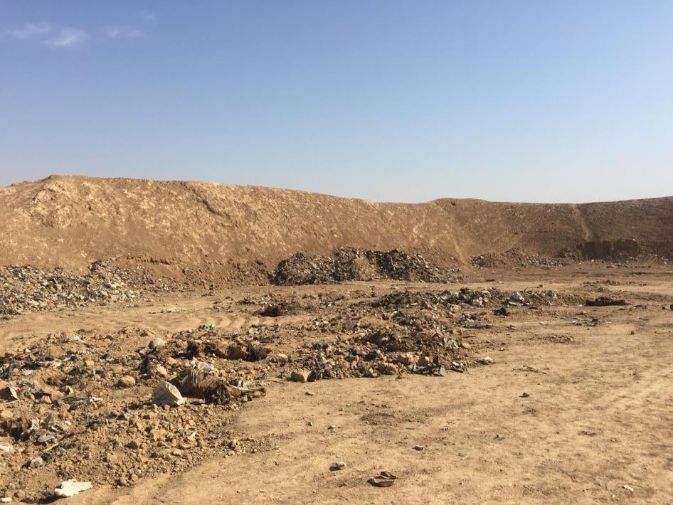 MENA-Iraq-Mosul-mass-graves-Nov-2016-1