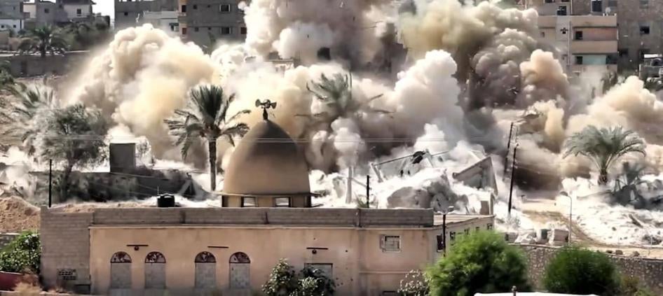 The Egyptian military destroys a building in Rafah, on the border with the Gaza Strip, during forced evictions between October 20-31, 2014.