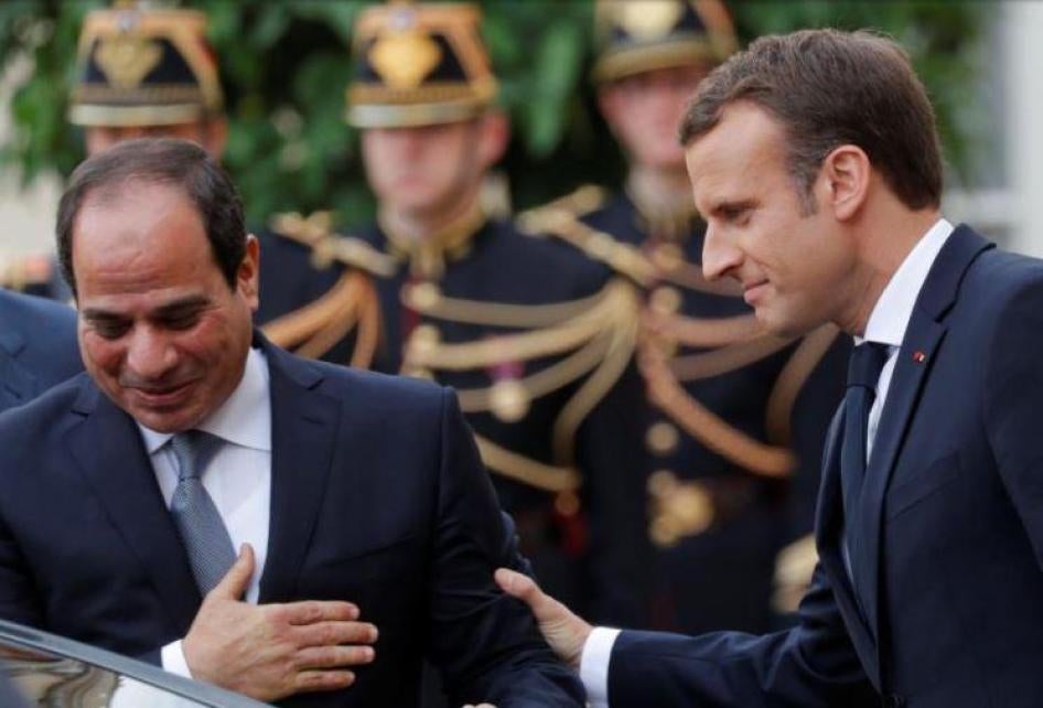 Le président français Emmanuel Macron accueille le président égyptien Abdel Fattah al-Sissi au Palais de l'Élysée à Paris, le 24 octobre 2017.