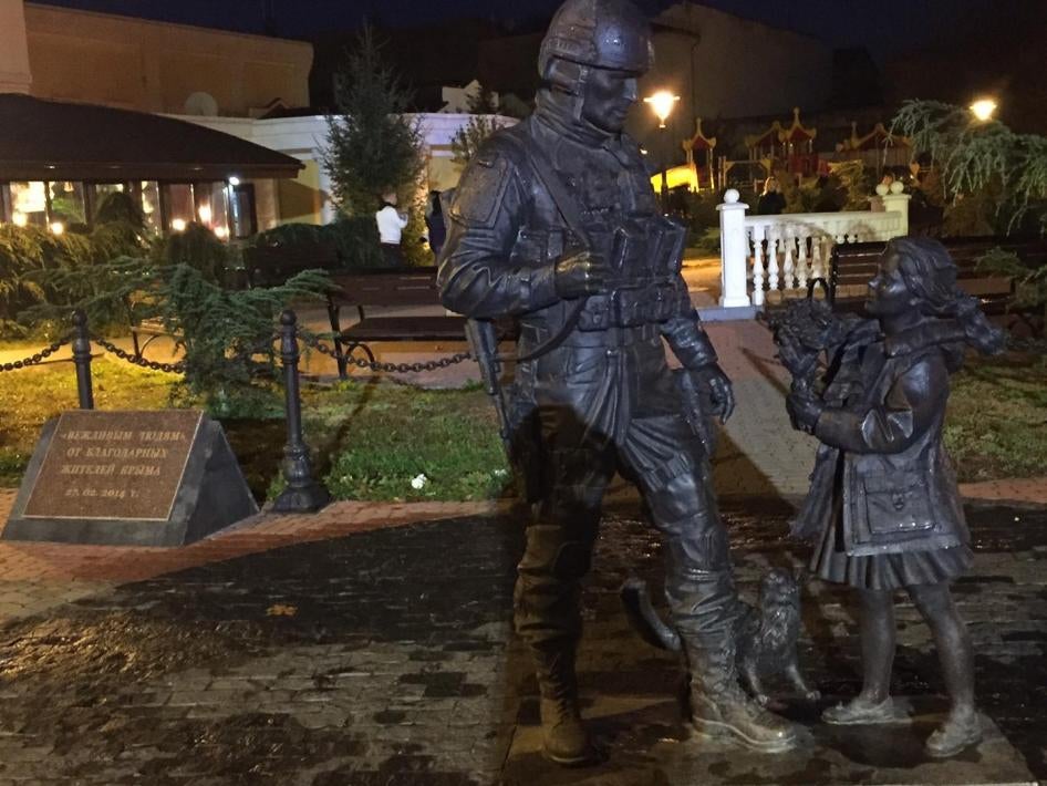 Памятник «вежливым людям» в Симферополе, установлен в 2016 г.