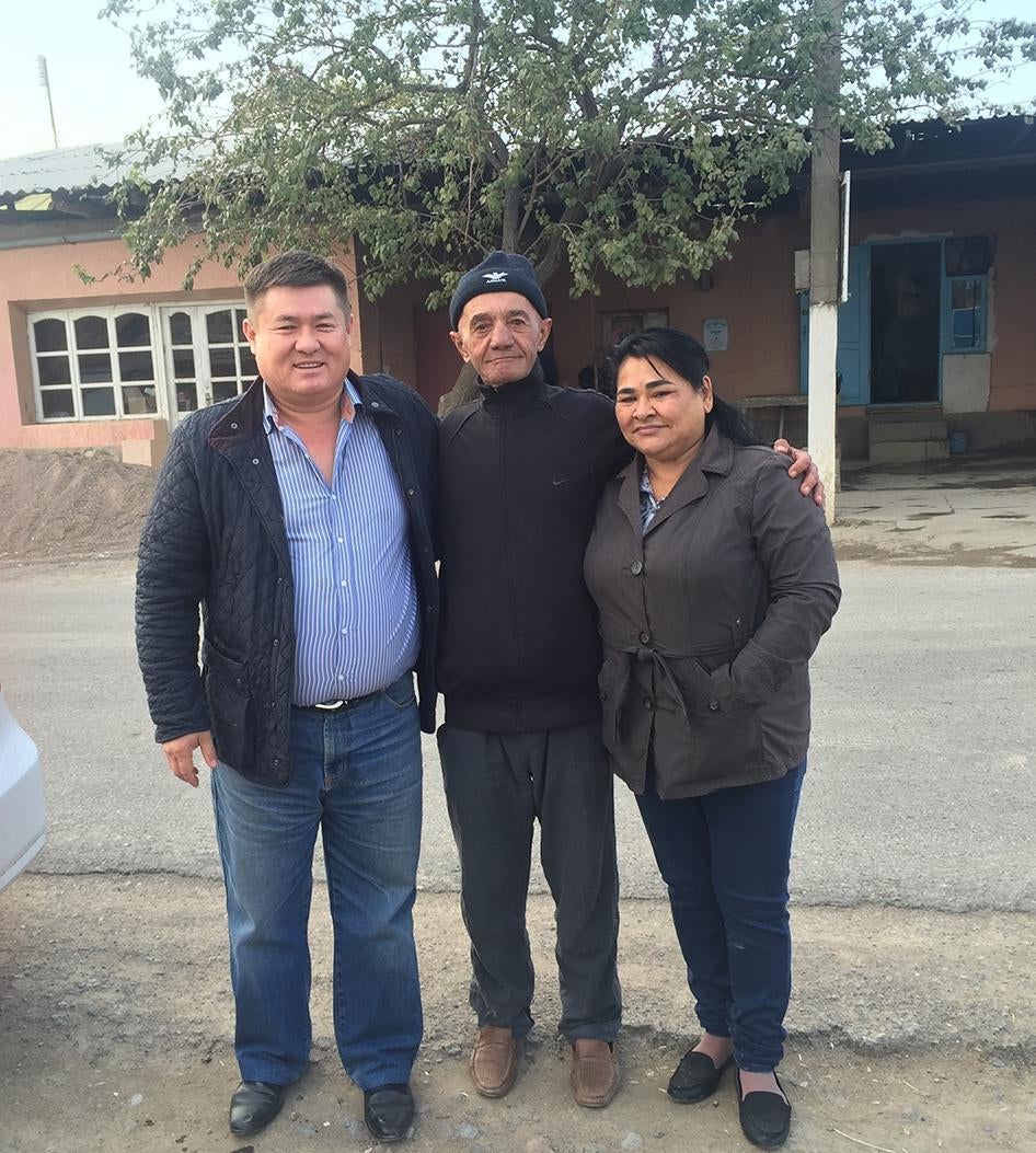 Vasila Inoyatova, chairwoman of Ezgulik and Abdurakhman Tashanov, deputy chairperson of Ezgulik together with human rights activist Bobomurod Razzakov, Ezgulik’s Bukhara representative, on the day of his release from prison on October 25, 2016.