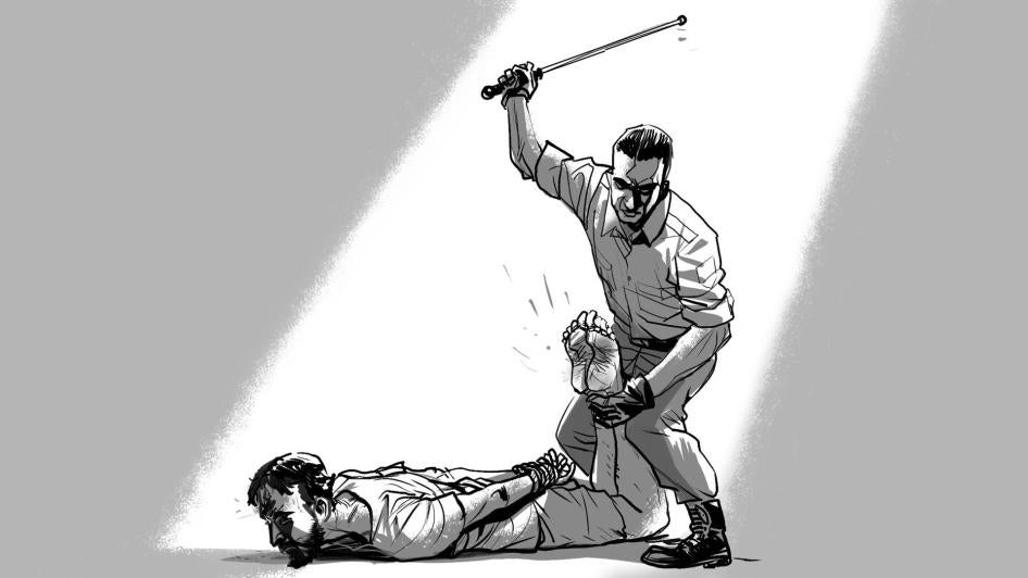 قال محمود إنه ضرب عدة مرات على باطن قدميه أثناء احتجازه كشكل من العقاب، بما في ذلك ردا على طلبه التكلم مع عائلته. 