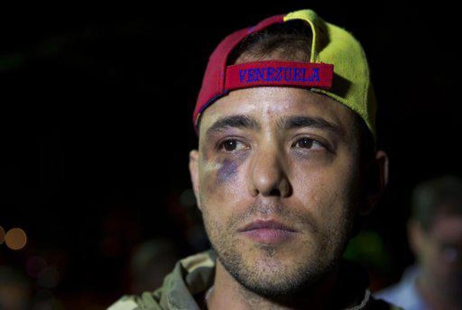 El periodista venezolano Jesús Medina habla con la prensa en Caracas, Venezuela, el martes 7 de noviembre de 2017.