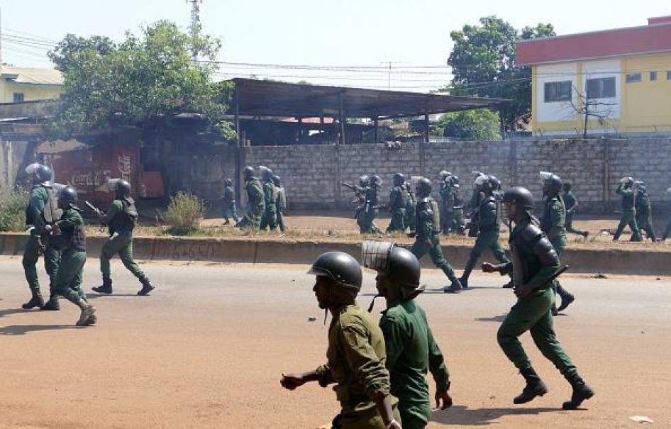 Caption/credit: Gendarmes respond to an opposition demonstration in Conakry, Guinea, on November 15, 2018. © 2018 Cellou Binani/AFP/Getty Images