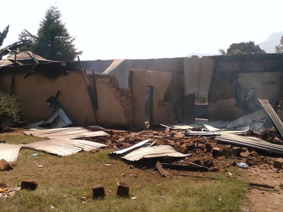 Les décombres d’une maison brûlée dans le village de Bali, dans la région du nord-ouest, où les forces de sécurité ont mené des opérations de sécurité entre le 17 et le 20 janvier 2020.