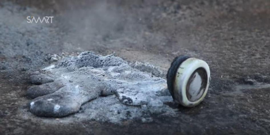 Une sous-munition incendiaire ZAB-2.5 après une attaque contre Maarat al-Numan au sud d'Idlib, le 5 décembre 2016.