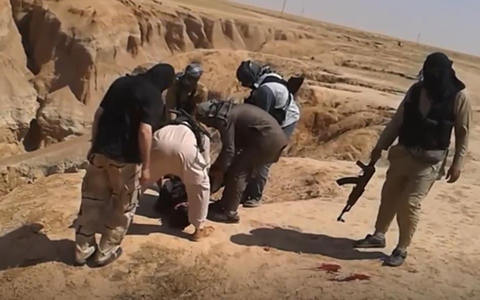 لقطة من الفيديو الذي نُشِر في يونيو/حزيران 2014 على موقع "مسارات" الإخباري السوري، المتوقف حاليا.