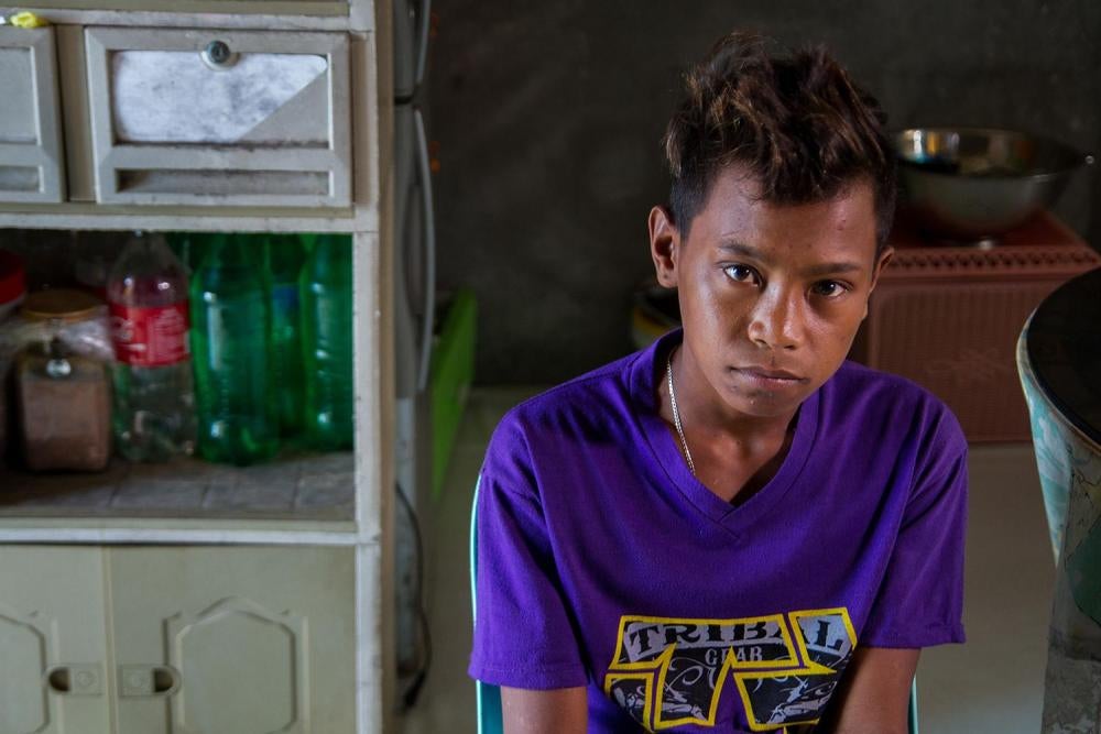 « Albert », 16 ans, travaille dans un site minier sous-marin aux Philippines.