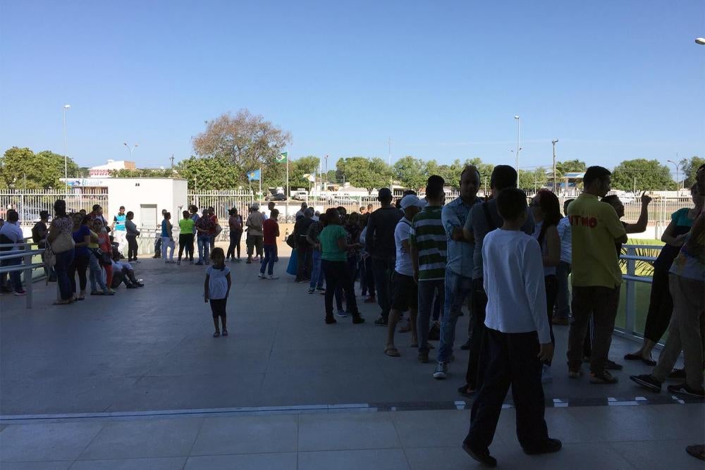 Dozens of Venezuelans stand in line at the entrance of the Federal Police station in Boa Vista, Roraima’s capital, to request asylum in Brazil. February 13, 2017. 