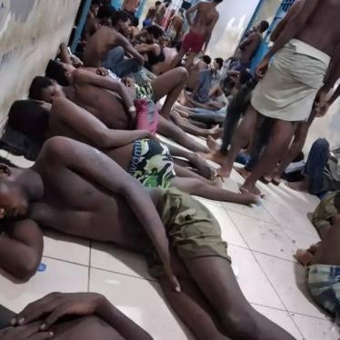 Hundreds of Ethiopian migrants detained in unsanitary and abusive conditions at the Jizan immigration detention facility in Jizan City, Saudi Arabia, after being forcibly expelled from Yemen, April 2020. © 2020 private