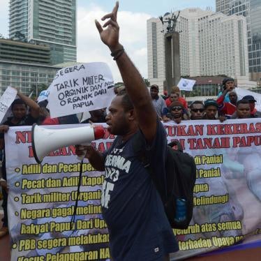 Papuan activists protest the killing of teenagers in Enarotali, at the Hotel Indonesia roundabout in Jakarta, December 10, 2014.