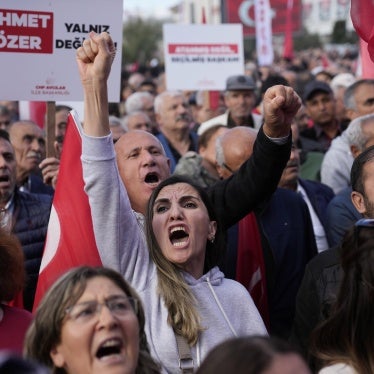 Demonstrators in Istanbul protest the government's removal and detention of Ahmet Özer, opposition Republican People’s Party (CHP) mayor of Istanbul’s Esenyurt district, October 31, 2024, to be replaced with a government appointee as “trustee.”