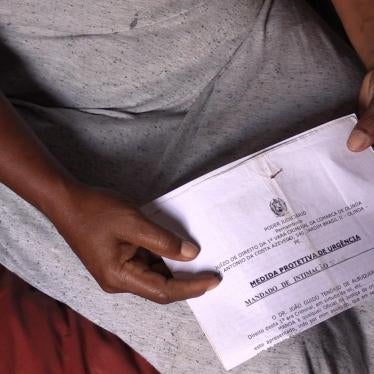 "Rita", a woman victim of domestic violence, holding a protective order issued by a judge in Pernambuco. October 2016.