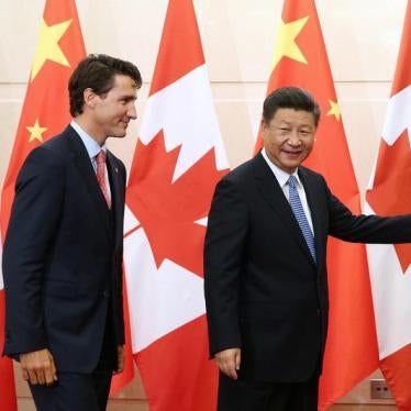 Chinese President Xi Jinping (R) gestures to Canadian Prime Minister Justin Trudeau ahead of their meeting at the Diaoyutai State Guesthouse in Beijing, China August 31, 2016.