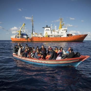 A wooden boat carrying 29 people, mainly Syrians, just before their rescue and transfer to the Aquarius. October 10, 2017